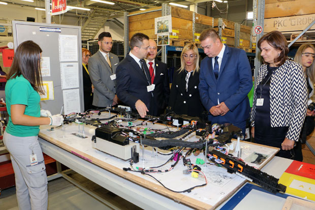 ПОСАО ЗА JOШ 1.200 ЉУДИ: ПКЦ компанија најавила улагања од 20 милиона евра